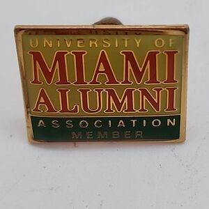 UM University Of Miami Alumni Association Member Lapel Pin.